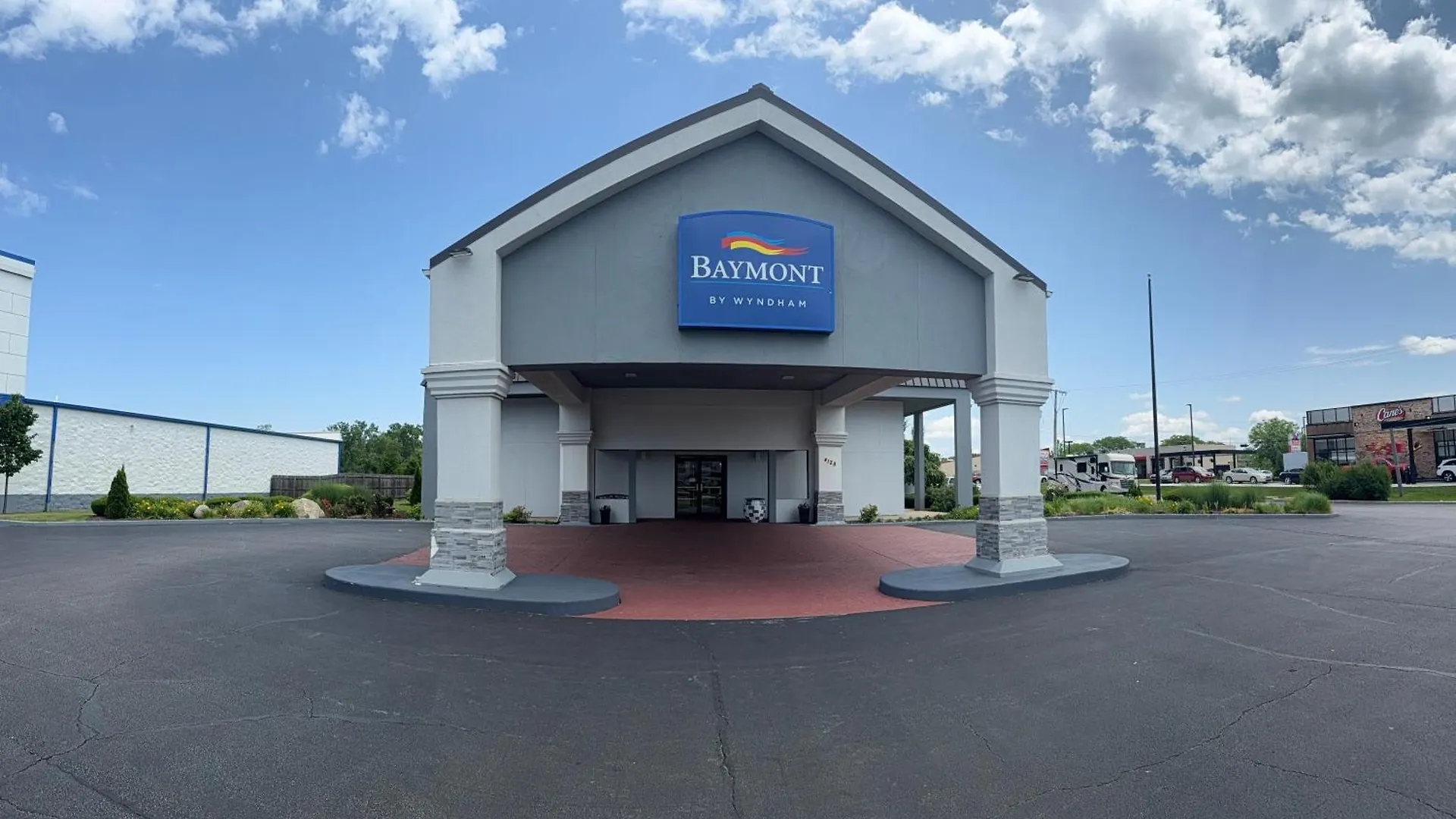 4 Budget Hotels Near Old Lighthouse Museum That Deliver Value
